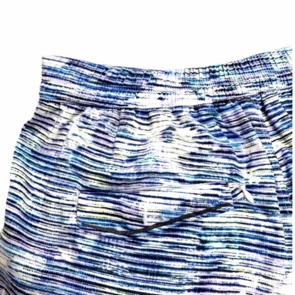 LULULEMON &go Keepsake Blurry Shorts in Belle Multi Blue - Picture 6 of 9